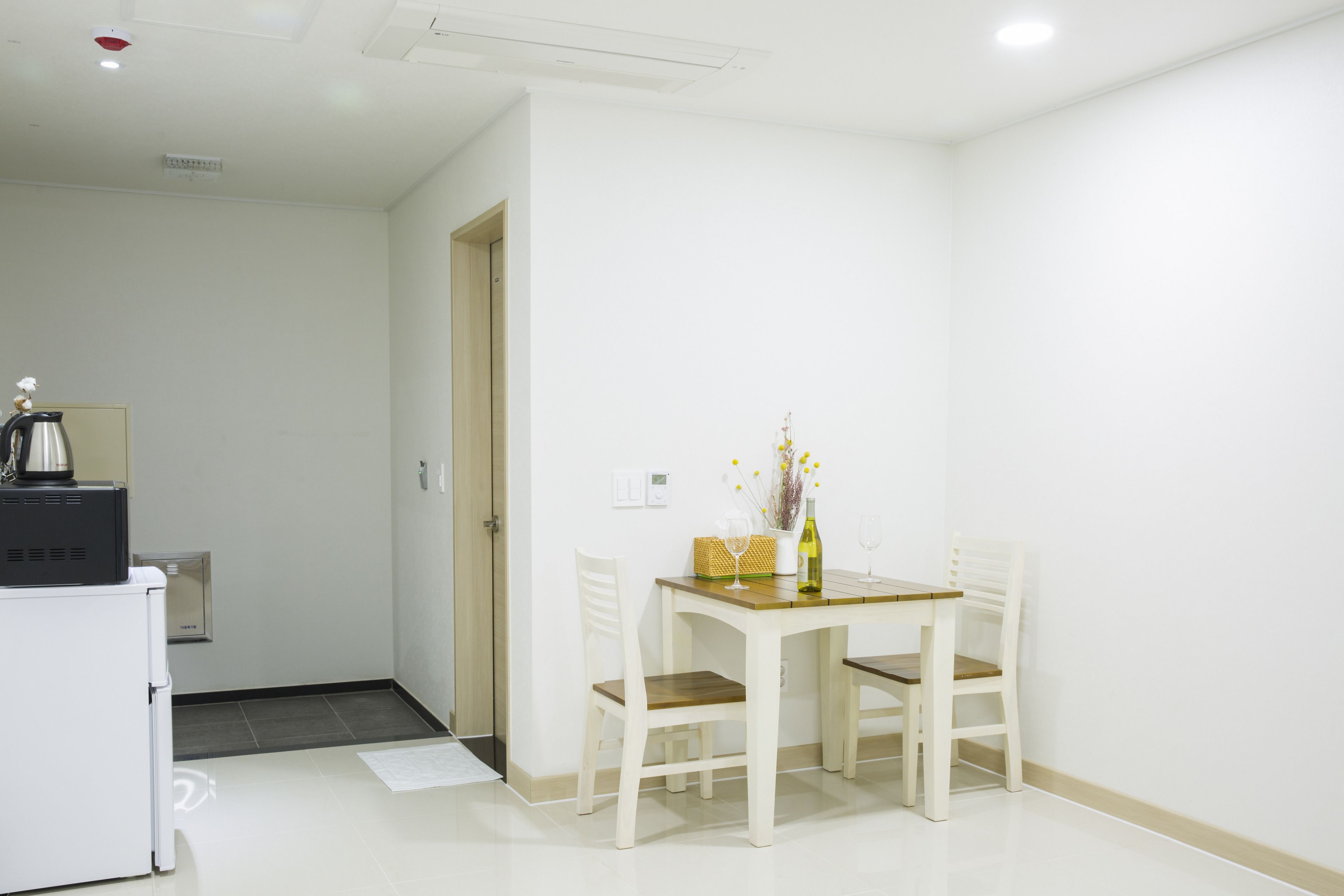 garden ocean | bathroom | shower, free toiletries, hair dryer, slippers