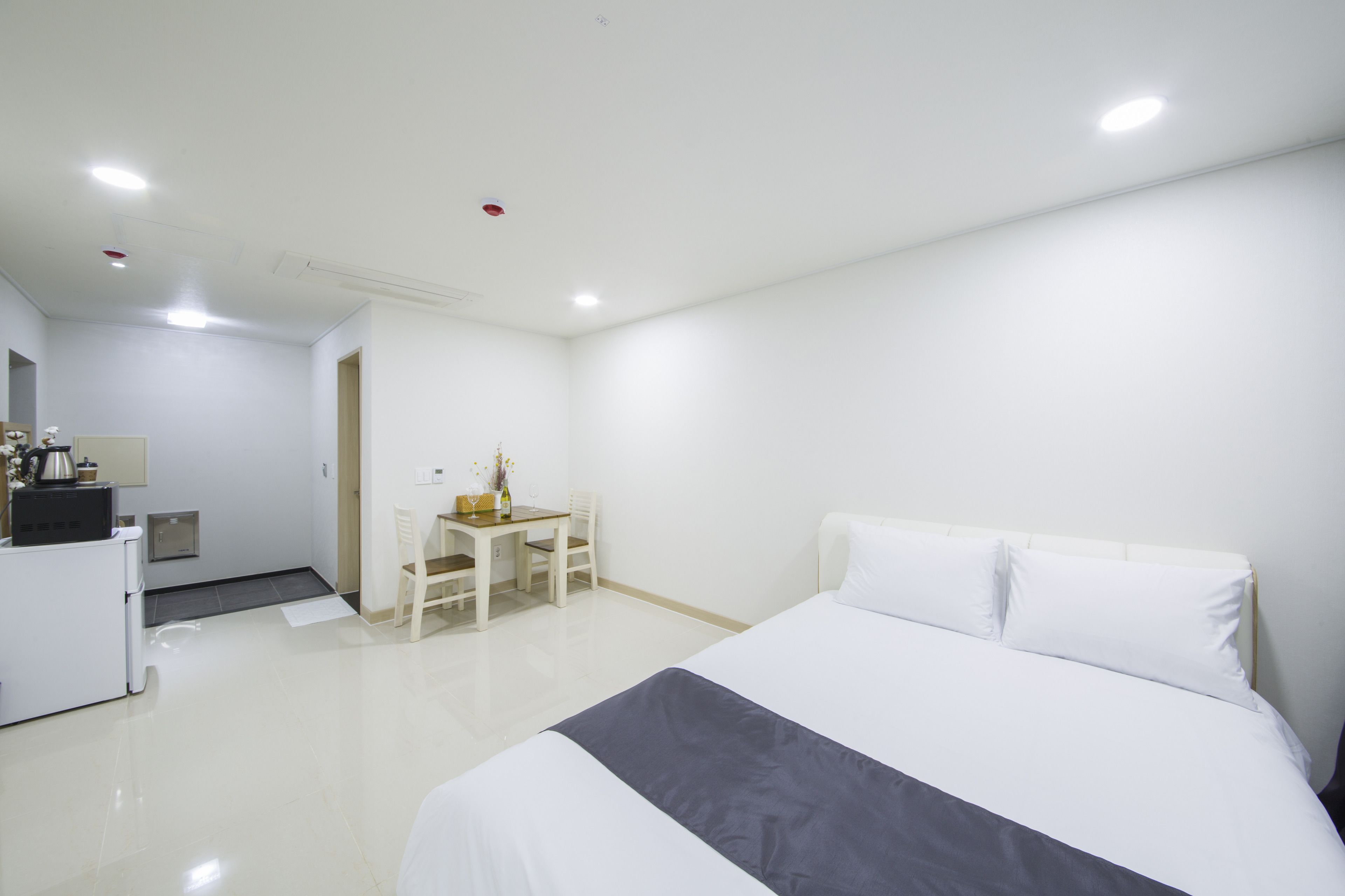 garden ocean | bathroom | shower, free toiletries, hair dryer, slippers