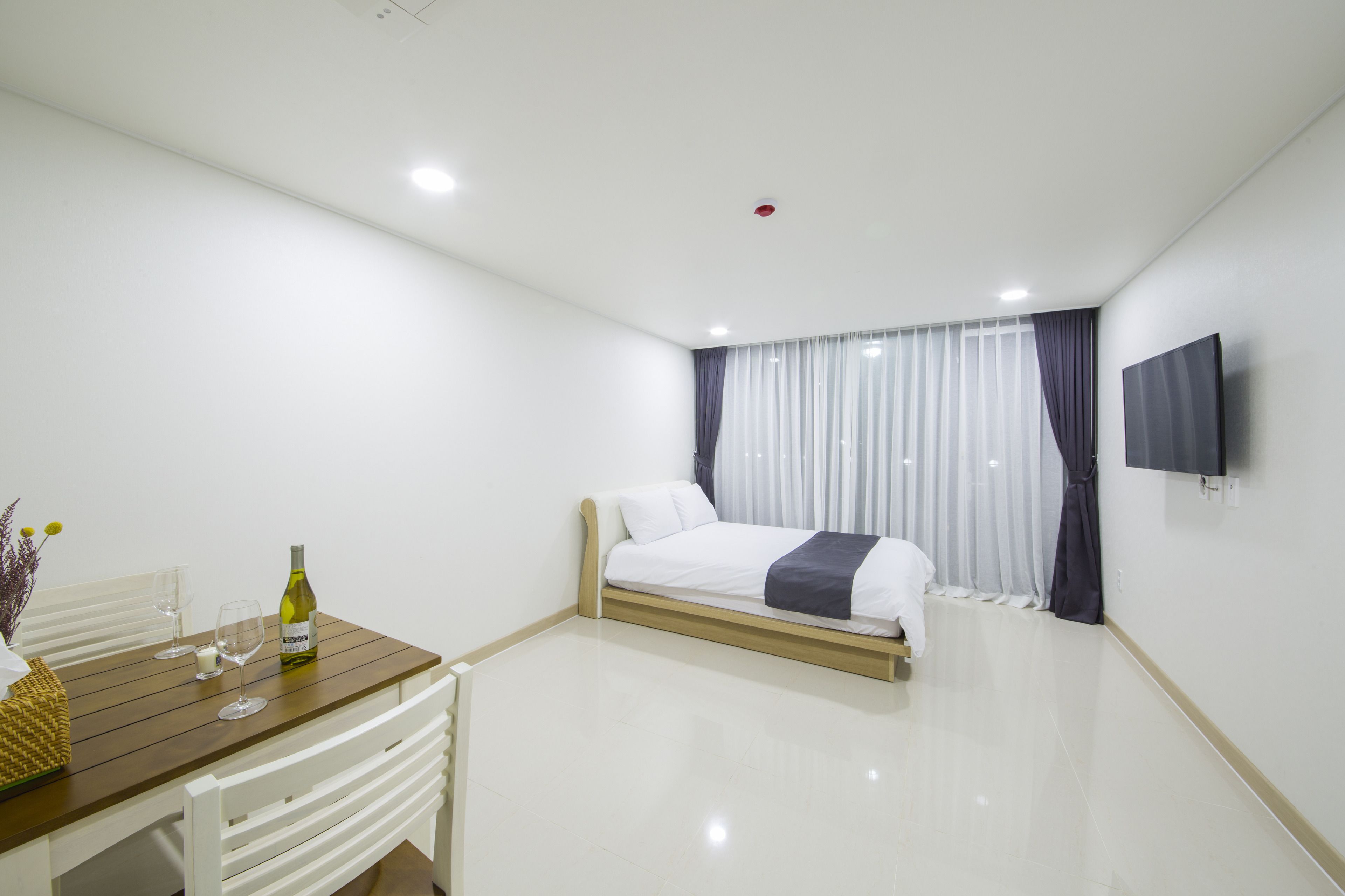 garden ocean | bathroom | shower, free toiletries, hair dryer, slippers