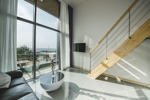 Ropa de cama de alta calidad, decoraciĂłn personalizada y escritorio