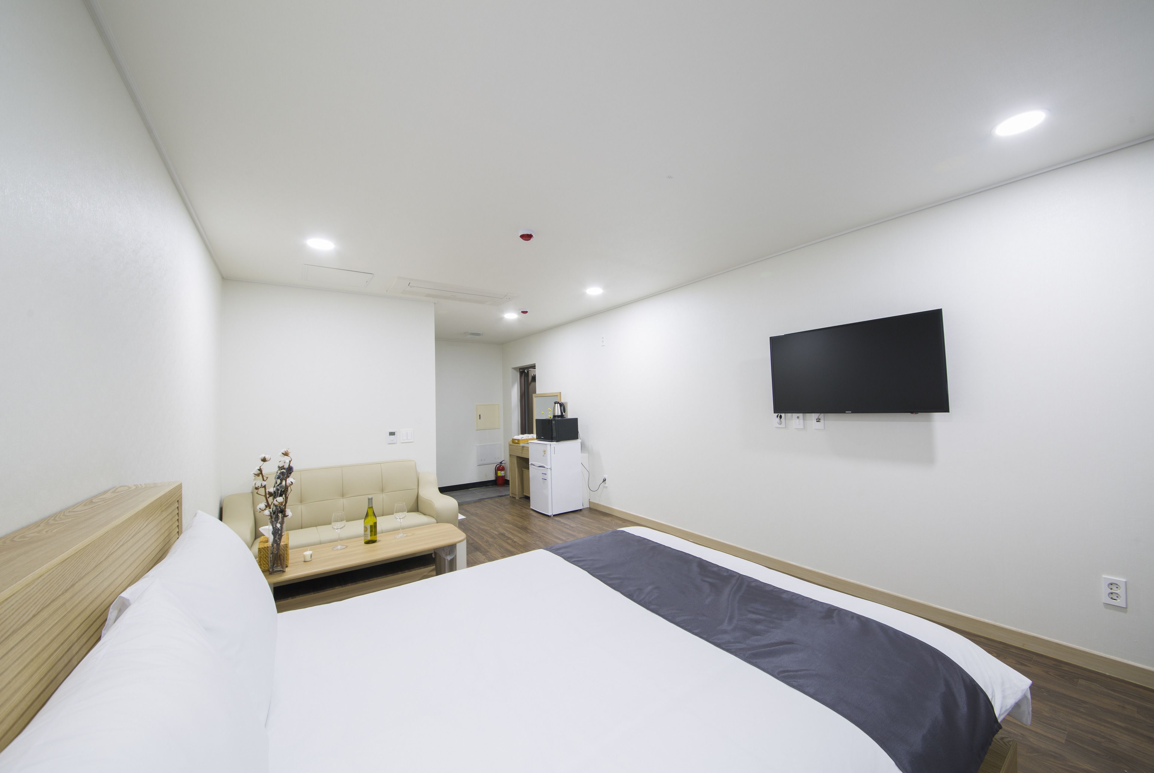 garden ocean | premium bedding, individually decorated, desk, blackout curtains