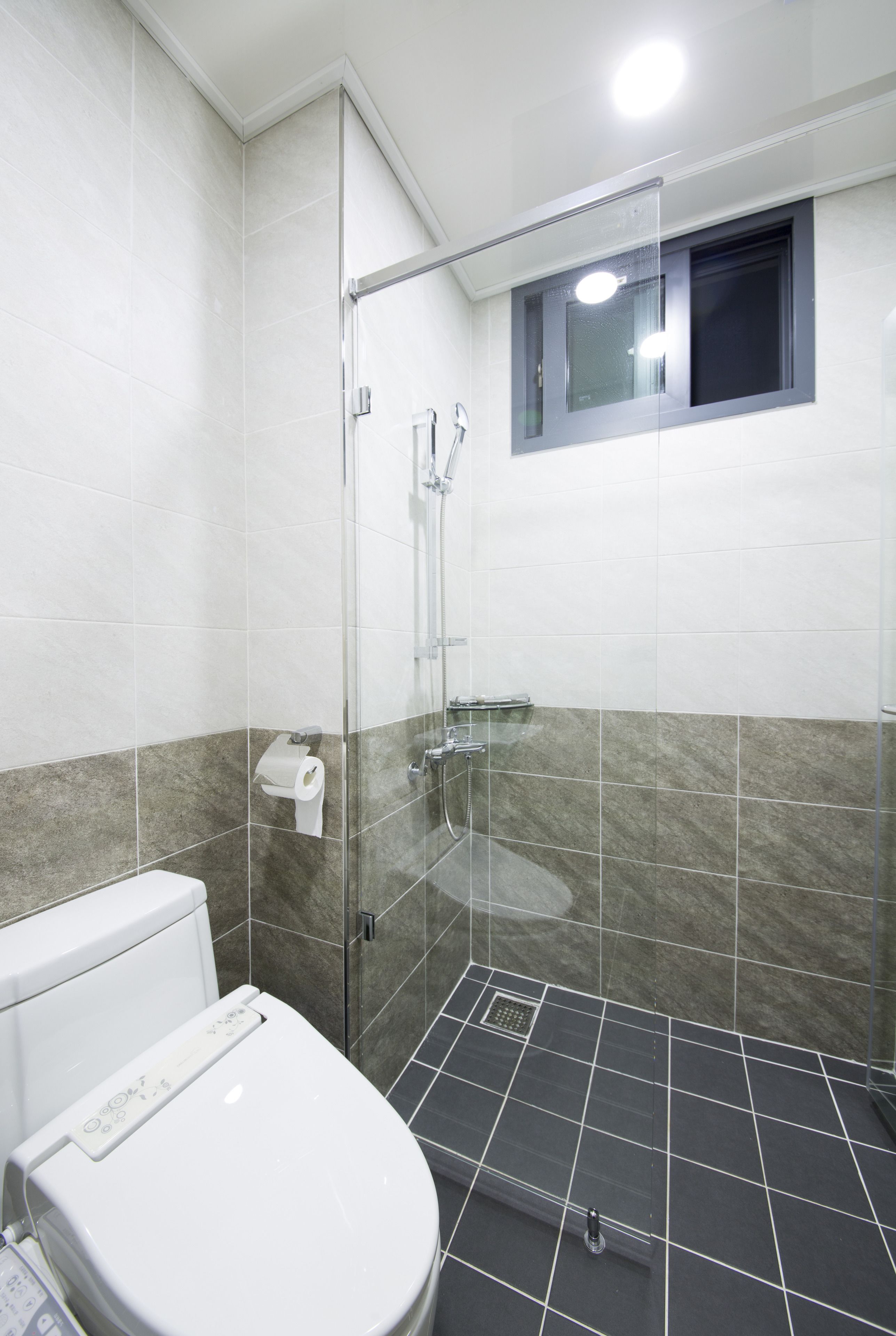 garden ocean | bathroom | shower, free toiletries, hair dryer, slippers