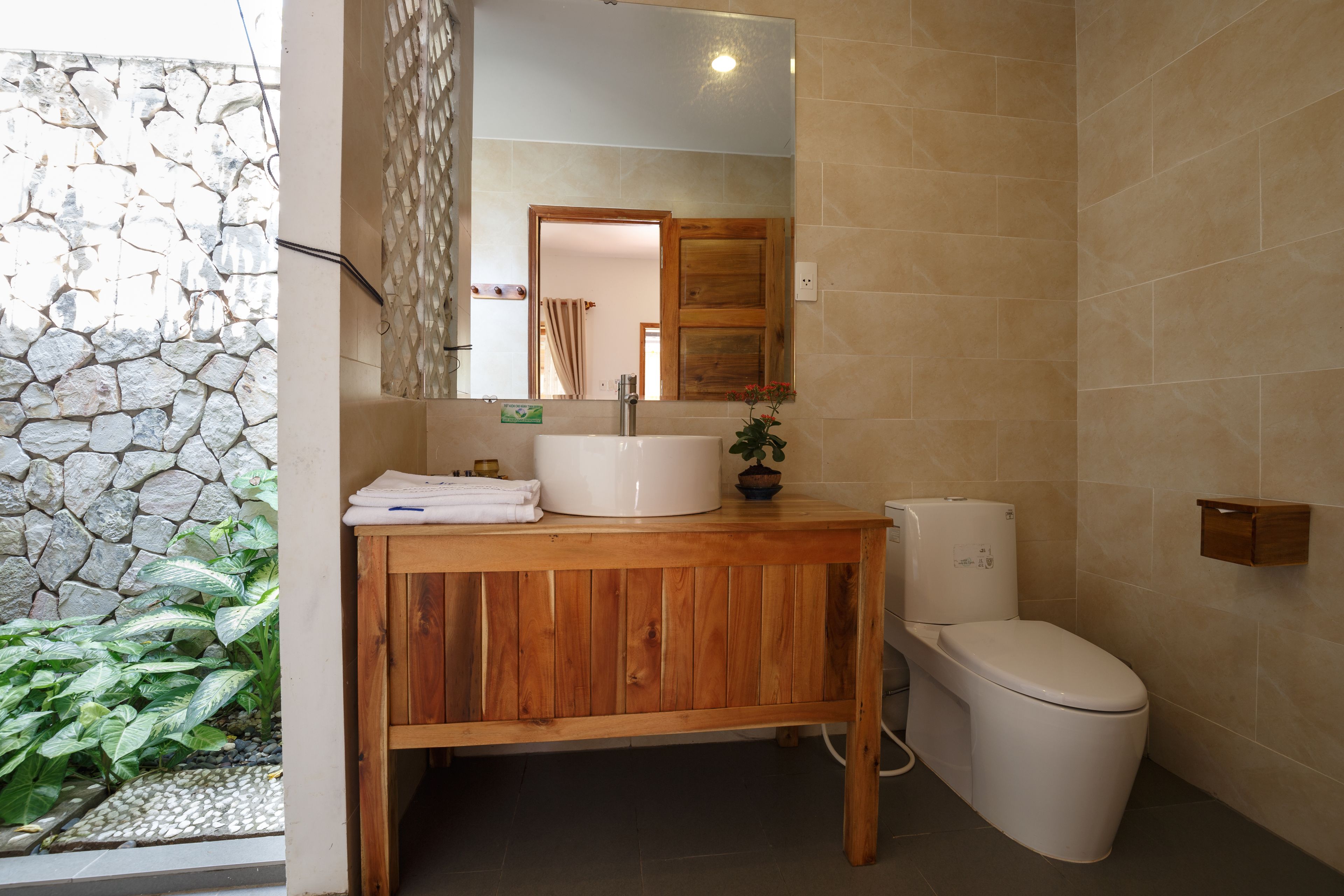 shower, free toiletries, hair dryer, slippers