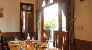 패밀리 아파트, 침실 1개, 금연, 정원 전망 | 객실 내 식사 공간