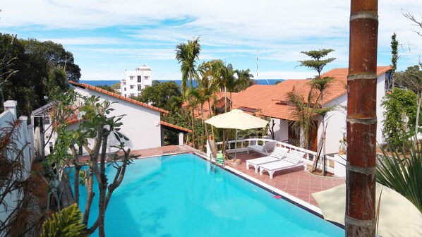 Outdoor pool, pool loungers