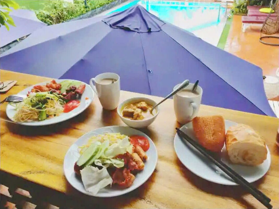 daily buffet breakfast (vnd 100000 per person)