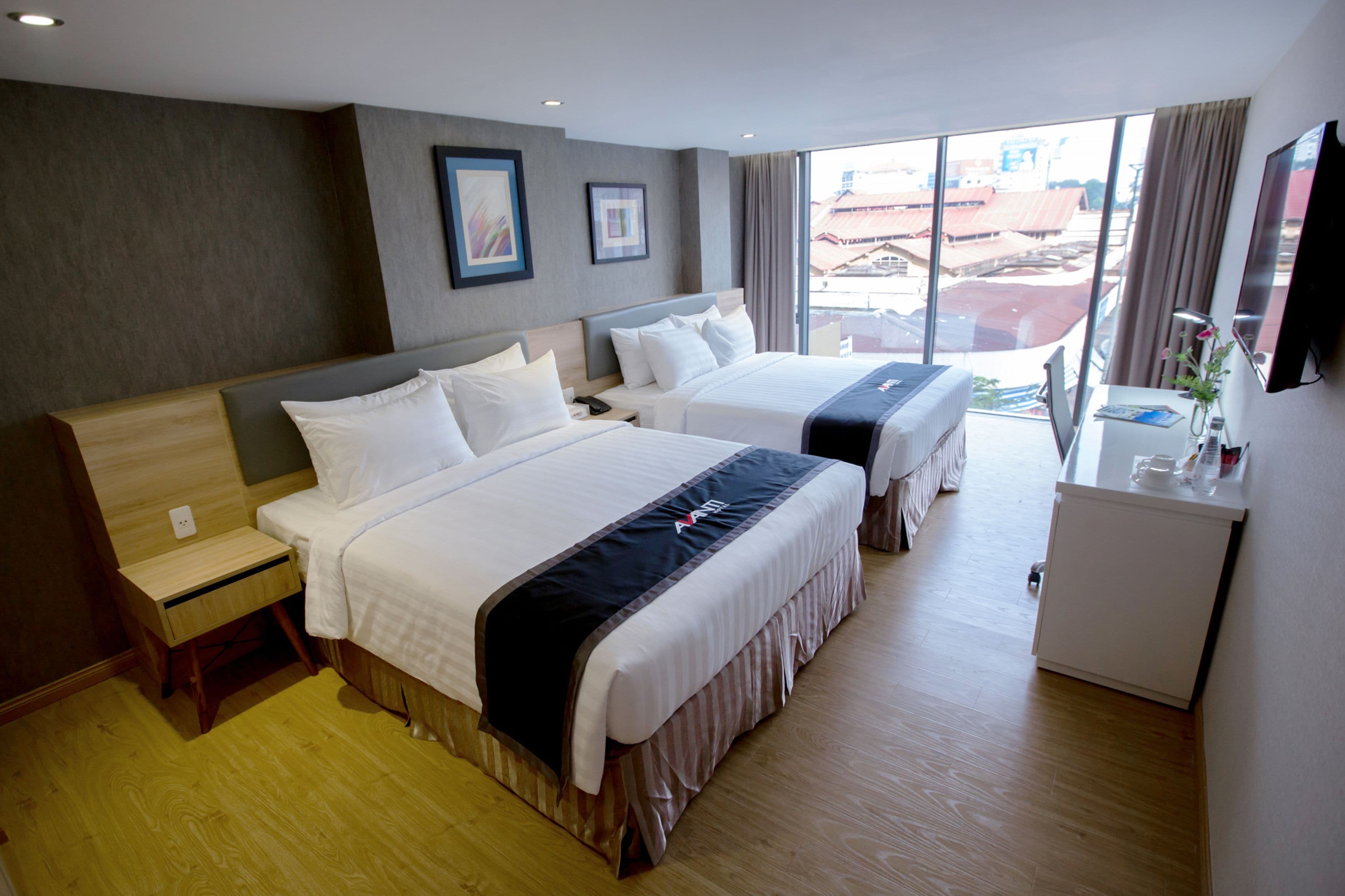 avanti family room  | minibar, in-room safe, desk, blackout curtains