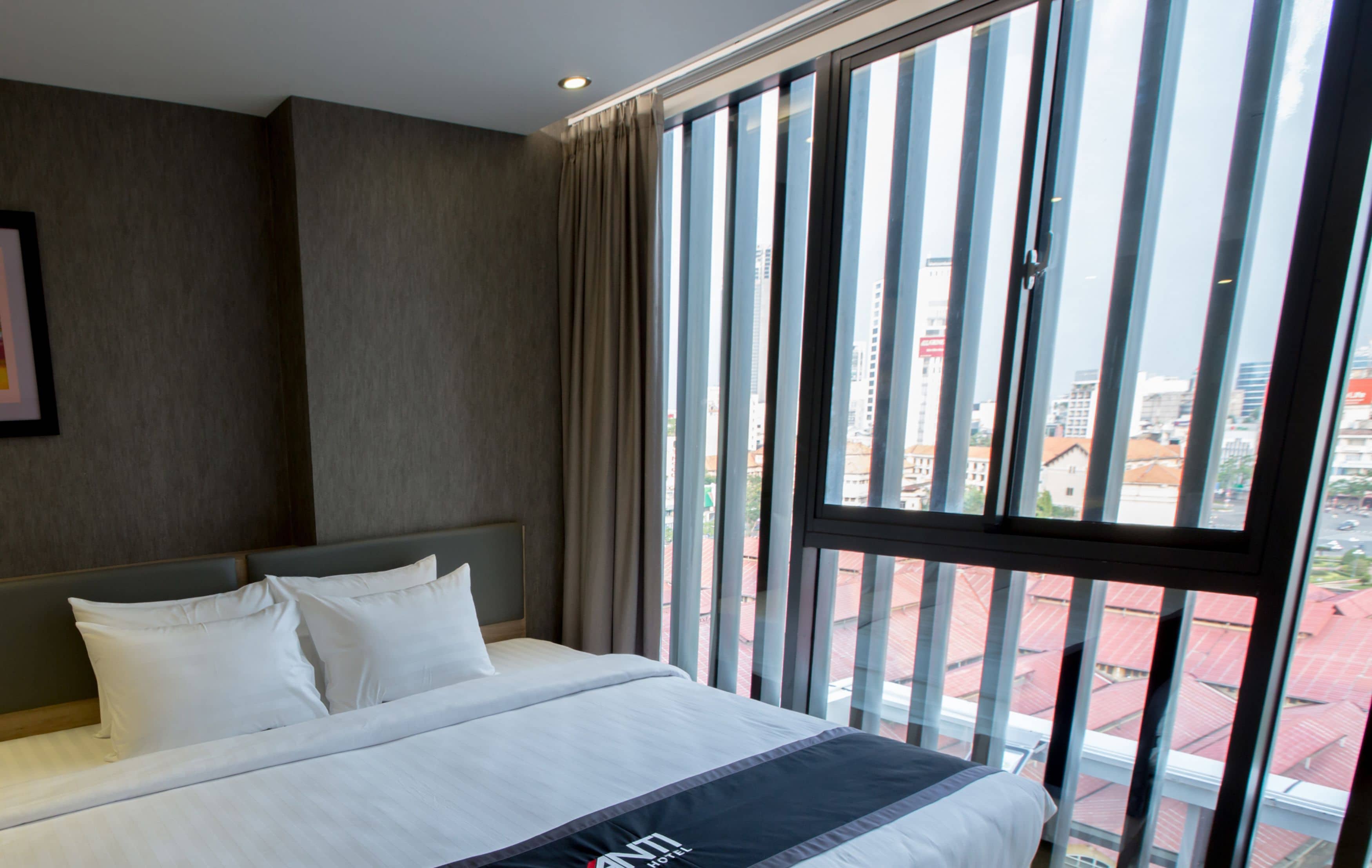 premier double room | minibar, in-room safe, desk, blackout curtains