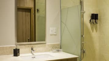 Deluxe Double Room | Minibar, in-room safe, desk, blackout drapes