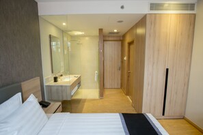 ฝักบัว, ของใช้ในห้องน้ำฟรี, ไดร์เป่าผม, รองเท้าสวมภายในห้อง