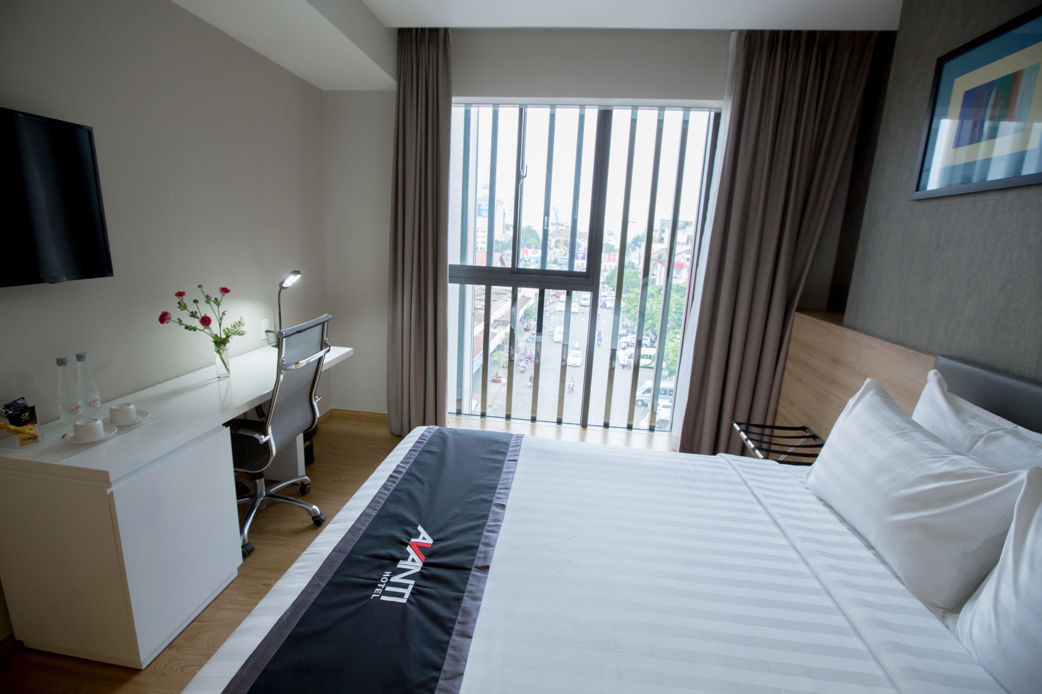 premier double room | minibar, in-room safe, desk, blackout curtains