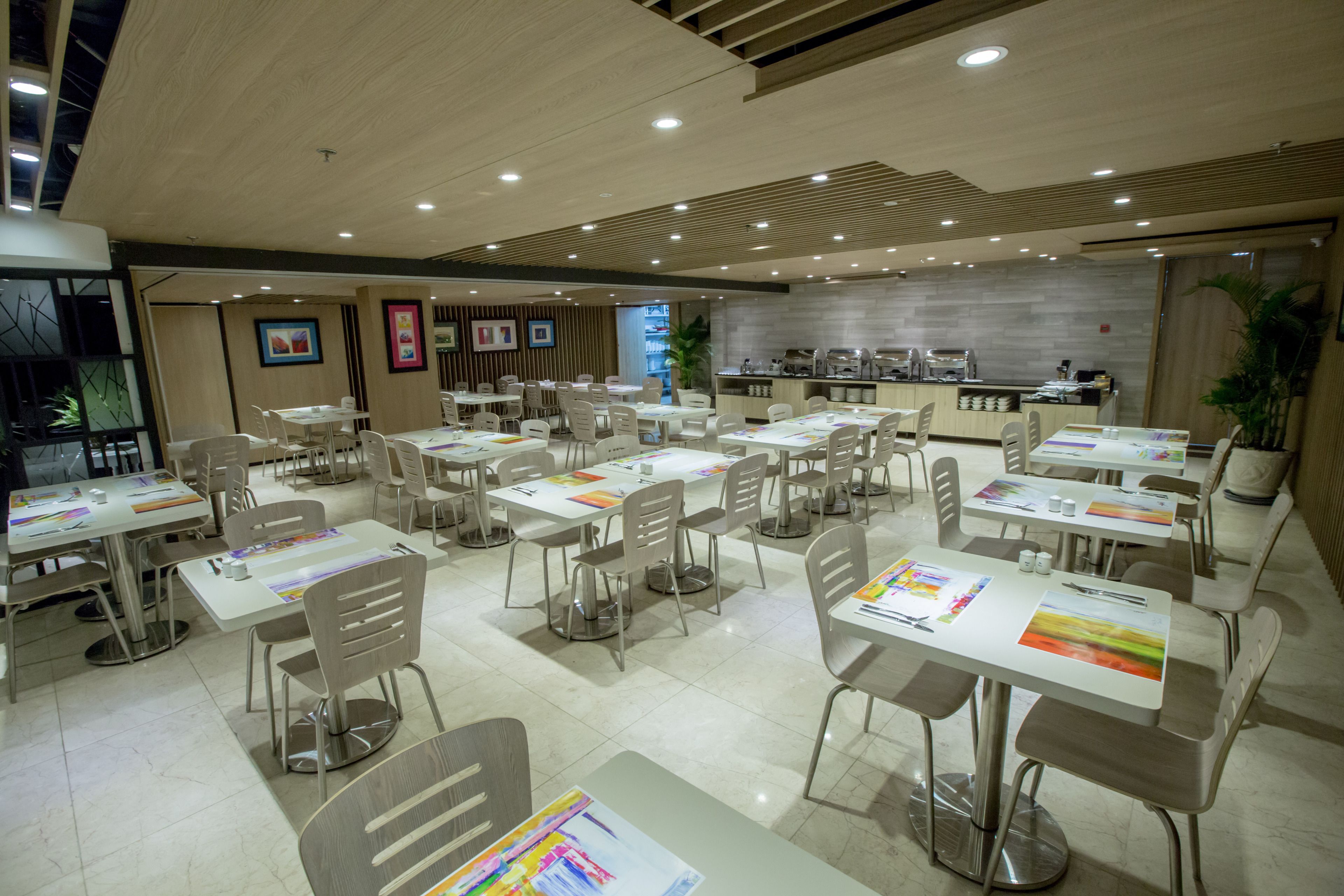 breakfast, lunch, dinner served; international cuisine