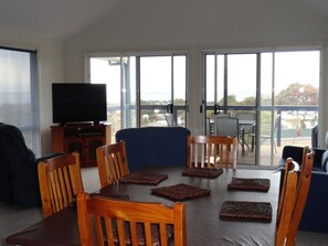 In-room dining - Kangaroo Island Bayview Villas (Kingscote)