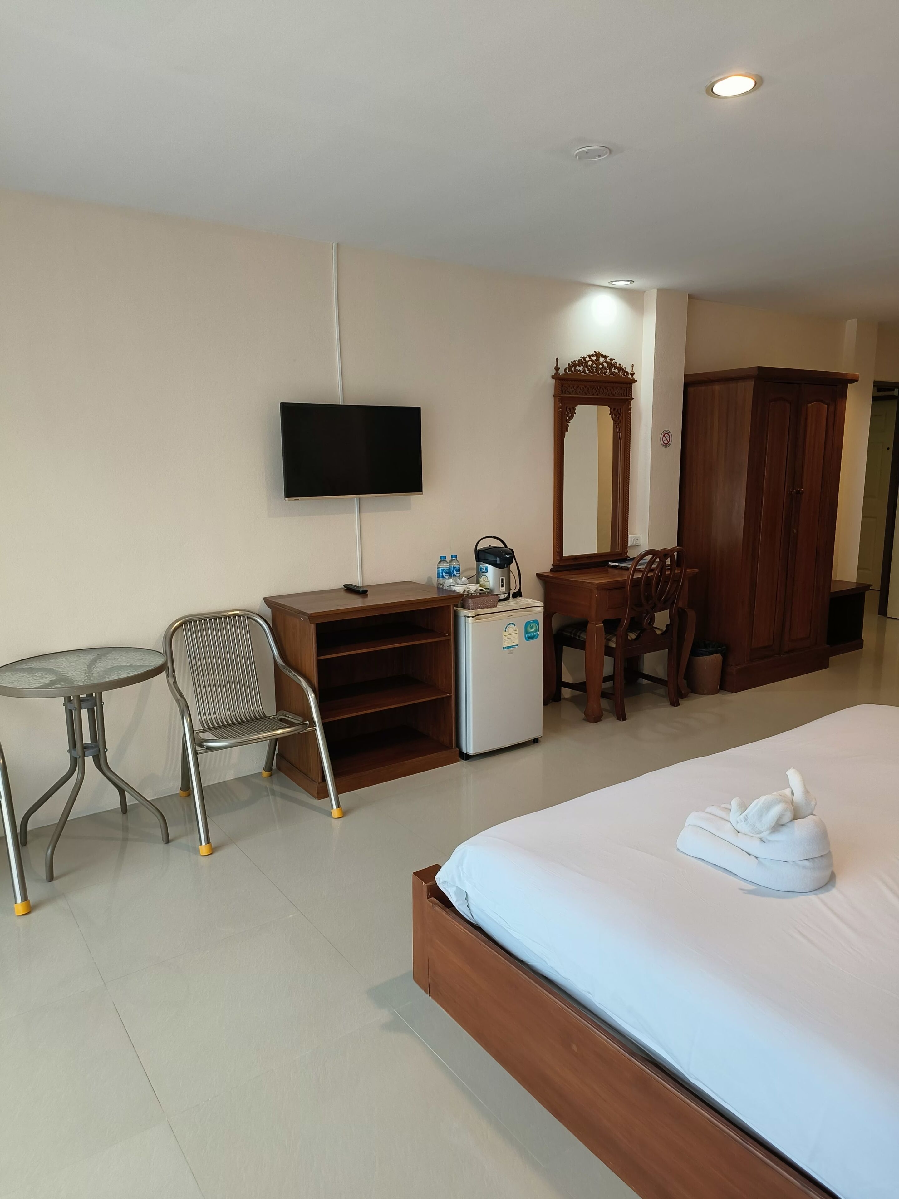 1 bedroom, in-room safe, desk, blackout curtains