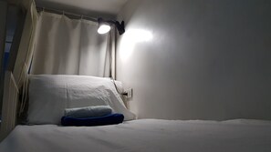 Economy-yhteismajoitus, vain miehille | Äänieristys, ilmainen Wi-Fi, vuodevaatteet