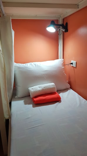 Dormitório compartilhado econômico, somente para mulheres | Quartos à prova de som, Wi-Fi de cortesia, roupa de cama