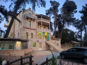 Front of property - Alhambra Palace Hotel Suites (Ramallah)