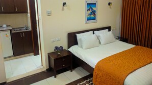 Classic Room, 1 Double Bed, Kitchenette | Skrivebord, blendingsgardiner, lydisolert og wi-fi (inkludert)