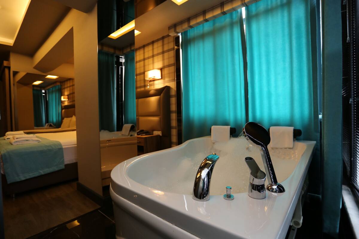 Elite Room | Premium bedding, Select Comfort beds, minibar, desk