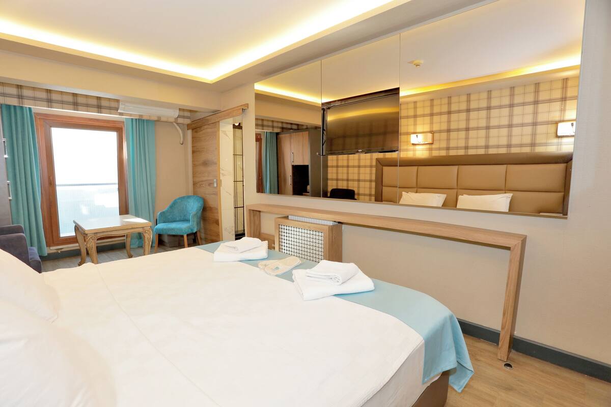Standard Room | Premium bedding, Select Comfort beds, minibar, desk