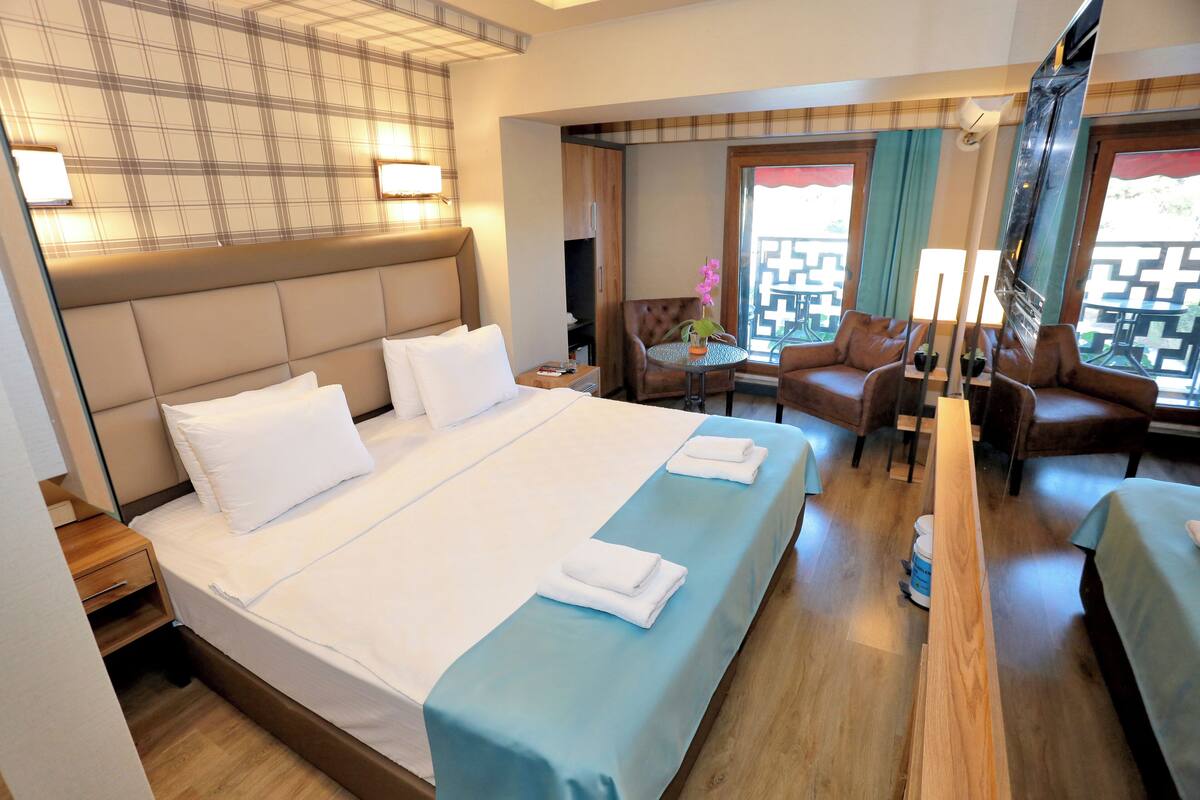 City Room | Premium bedding, Select Comfort beds, minibar, desk