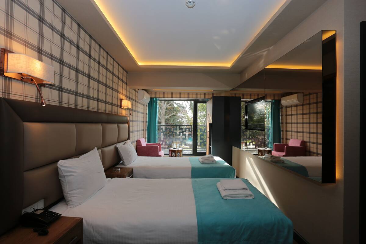 Premium bedding, Select Comfort beds, minibar, desk