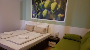 8 bedrooms, premium bedding, minibar, blackout curtains - Bed & Breakfast Marta & Tona (Novalja)