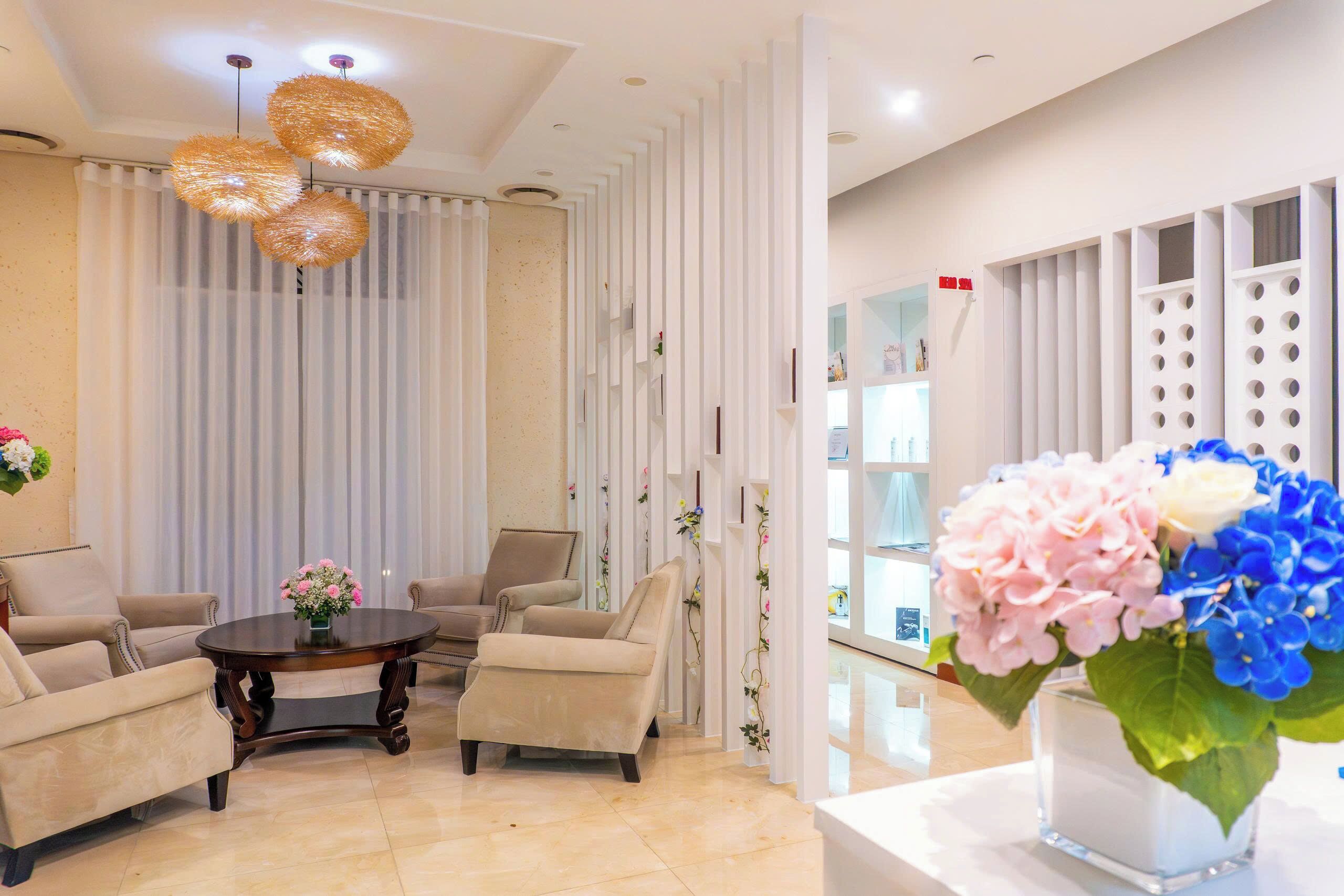Sauna, hot tub, steam room, body treatments, facials