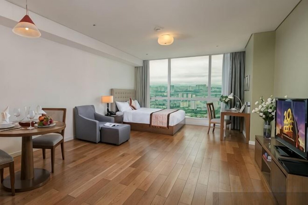 Luxe beddengoed, een kluis op de kamer, een bureau