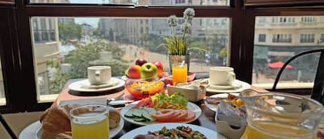 Daily buffet breakfast (EUR 11.5 per person)