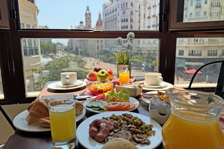 Desayuno buffet diario (EUR 11.5 por persona). Casual Vintage Valencia Hotel
