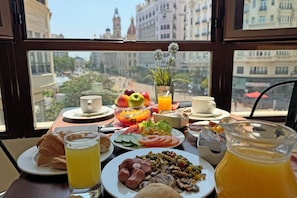 Petit déjeuner buffet (11.5 EUR par personne)