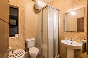 Panoramic Penthouse, 2 Bedrooms, Ocean View | Bilik Mandi | Pancuran mandi, kelengkapan dandanan diri mesra alam, pengering rambut