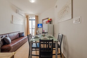 Penthouse Panoramique, 2 chambres, vue océan | Restauration dans la chambre