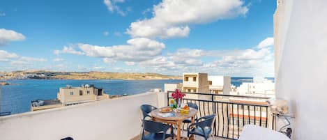 Cobertura panorâmica, 2 quartos, vista para o oceano | Terraço/pátio
