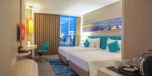 Minibar, in-room safe, desk, laptop workspace - Swiss-Belhotel Jambi (Jambi)