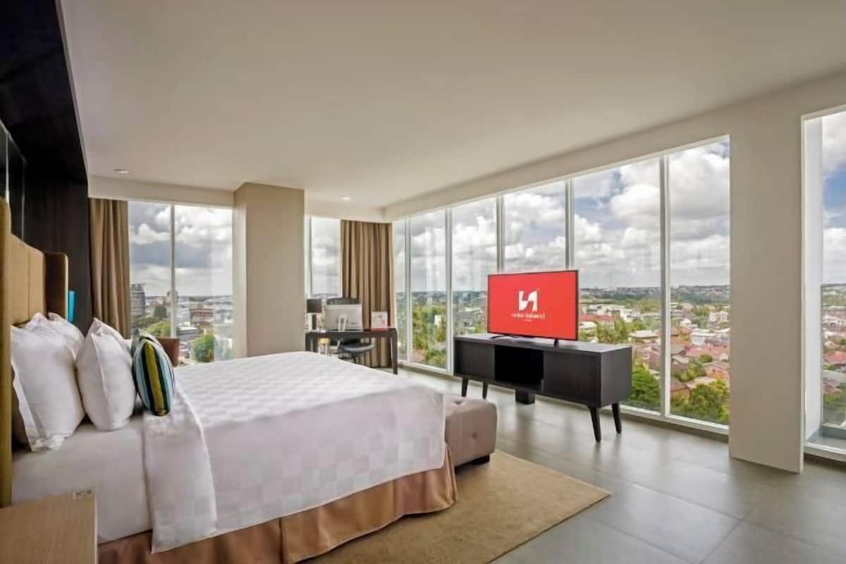 Minibar, coffres-forts dans les chambres, bureau