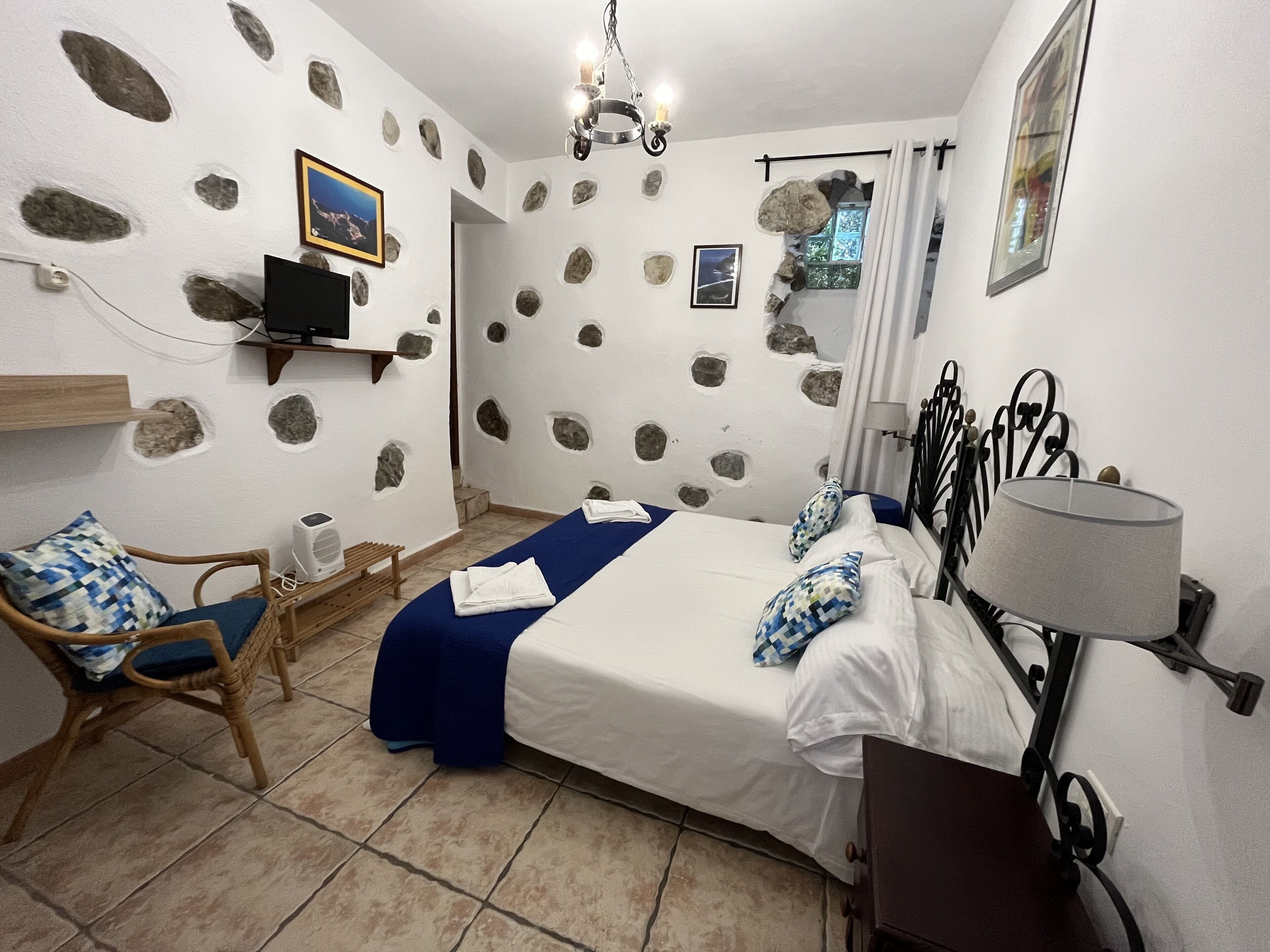 Minibar, bureau, rideaux occultants, lits bébé (gratuits)