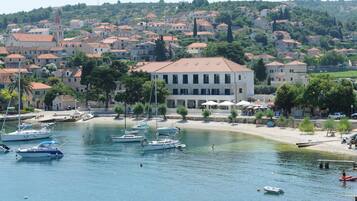 Beach nearby, scuba diving