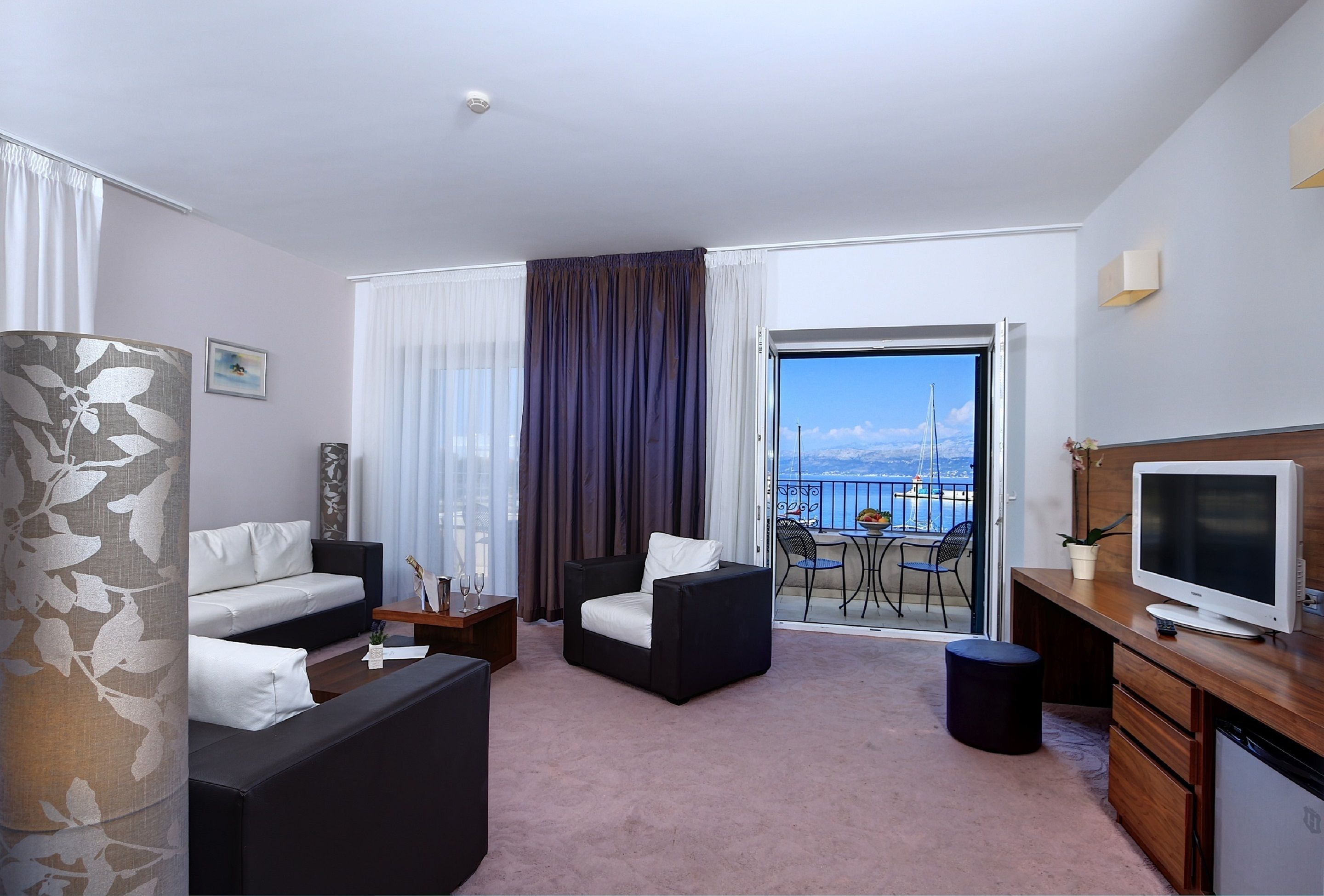 family suite, 1 bedroom, sea view (2 adults + 2 children) | minibar, in-room safe, desk, blackout curtains