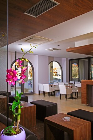 Lobby sitting area - Hotel Lipa (Postira)