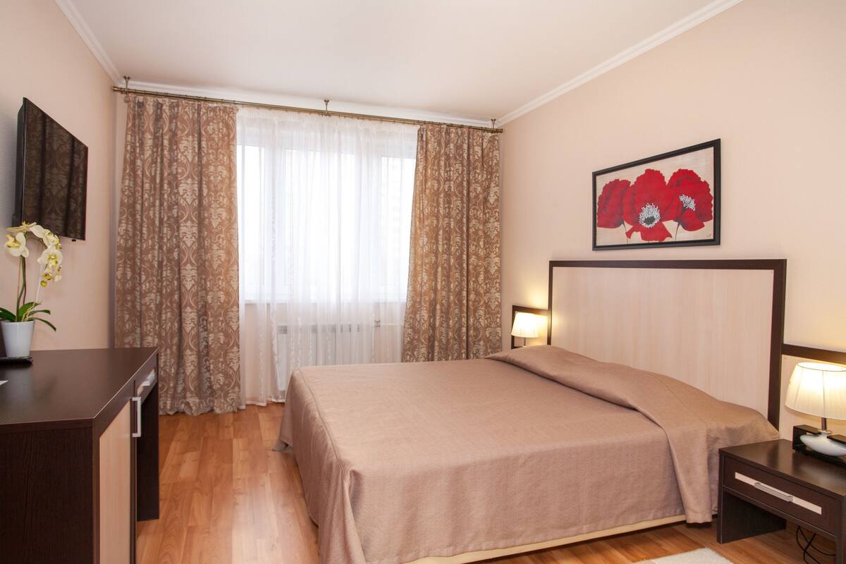 Apartamento conforto, 1 cama de casal | Cortinas blackout, ferros/tábuas de passar roupa, Wi-Fi de cortesia
