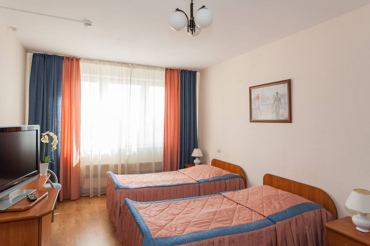 Apartamento conforto, 2 camas de solteiro (2 rooms) | Cortinas blackout, ferros/tábuas de passar roupa, Wi-Fi de cortesia