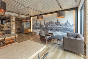 Lobby sitting area - Sleep Box Sukhumvit 22 (Bangkok)