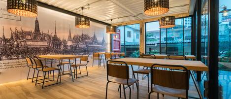 Lobby lounge