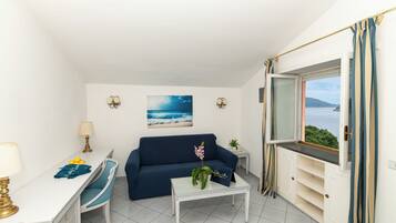 Quarto casal superior, vista para o mar | Vista para a água