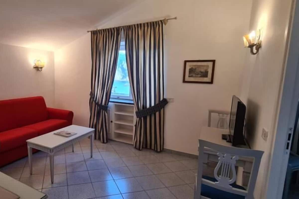 1 bedroom, premium bedding, minibar, in-room safe