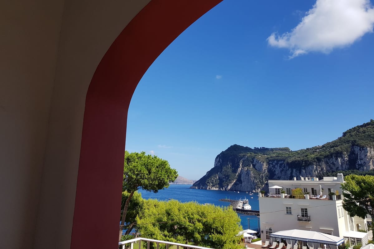 Superior Double Room, Sea View | 1 bedroom, premium bedding, minibar, in-room safe