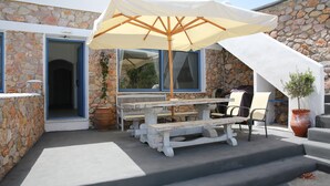 Villa 3 bedrooms view by the sea | Terrace/patio - Odysseys House (Santorini)
