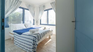 Villa 3 bedrooms view by the sea - Odysseys House (Santorini)